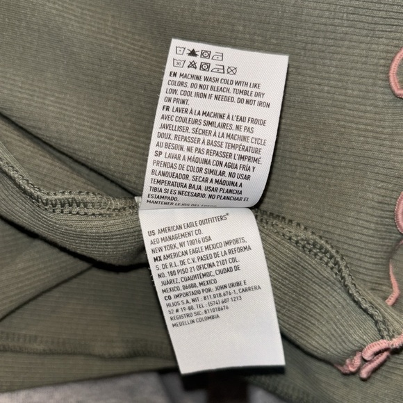 AE Graphic “HAPPIEST HERE” Cropped Tank Top, Size Medium - Picture 9 of 10